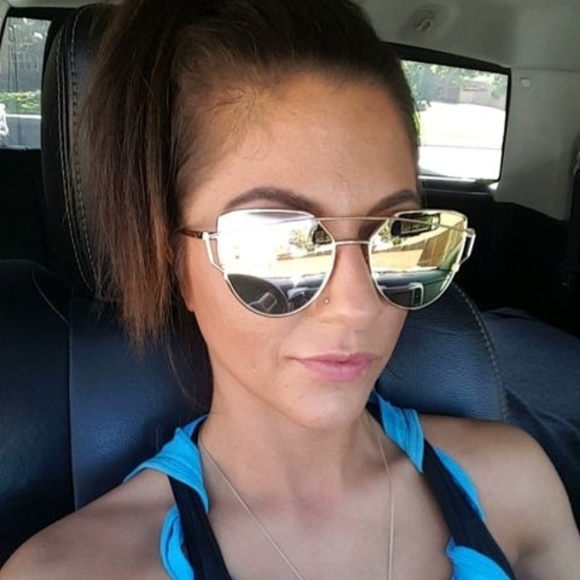 Meet your Posher, Rachel - Picture 1 of 1